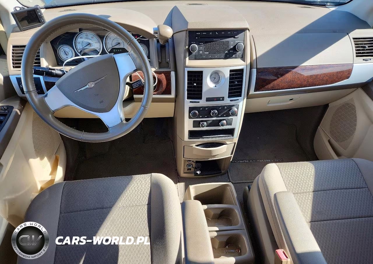 2010 Chrysler Town & Country Touring VIN:2A4RR5D13AR110619 - 8