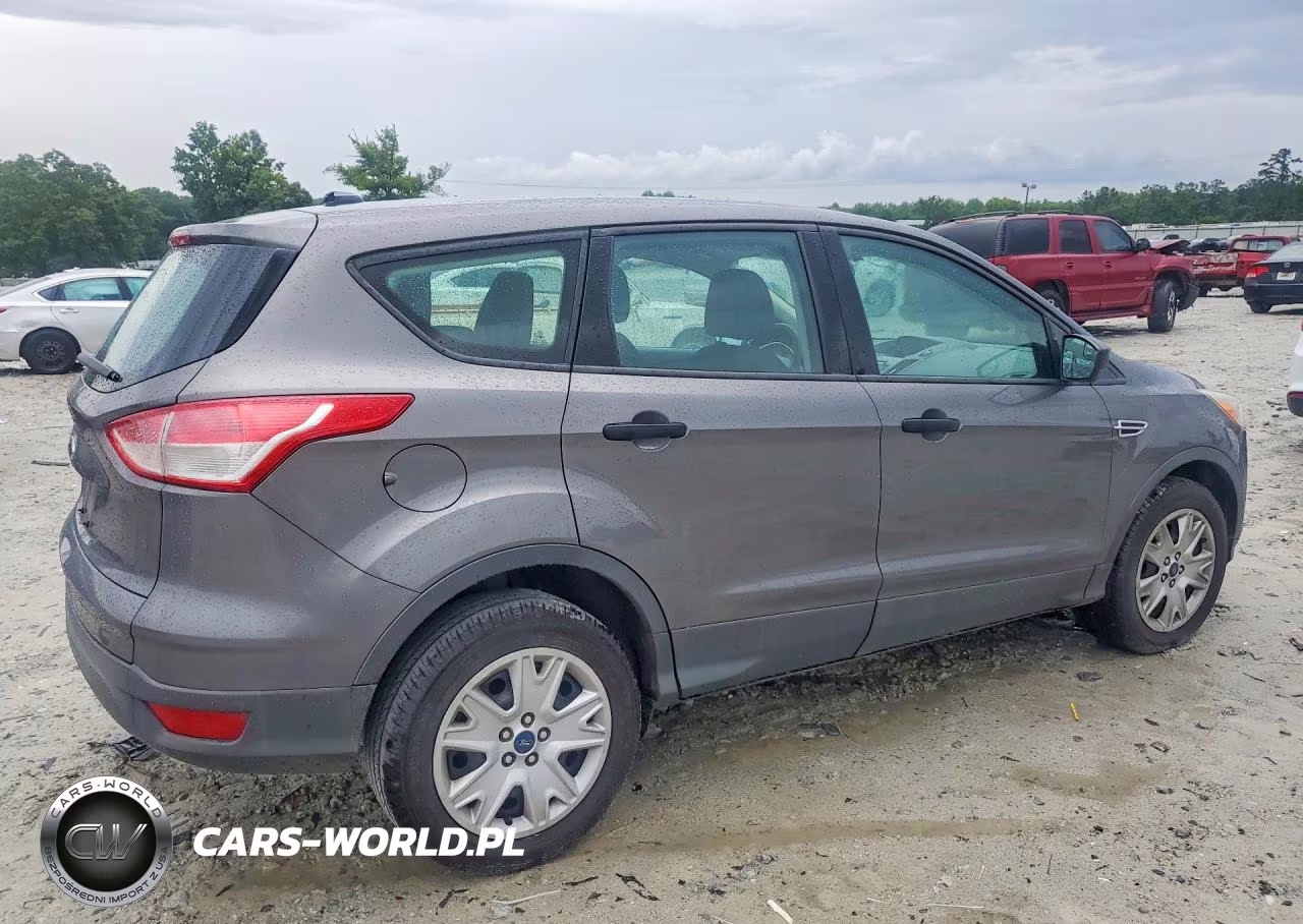 2013 Ford Escape S VIN:1FMCU0F70DUB12104 - 3