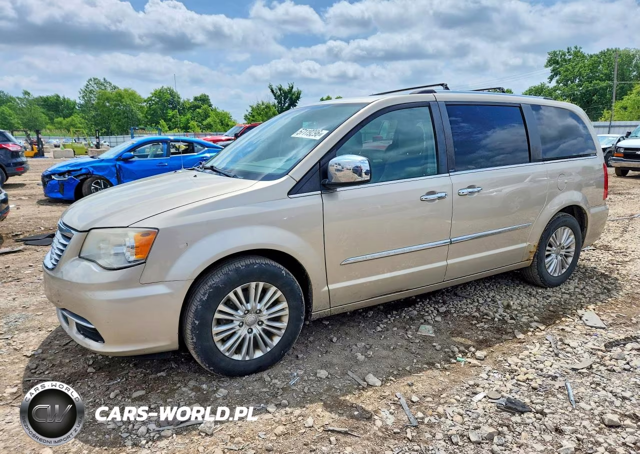2013 Chrysler Town & Country Limited – zdjęcie 1 z 13