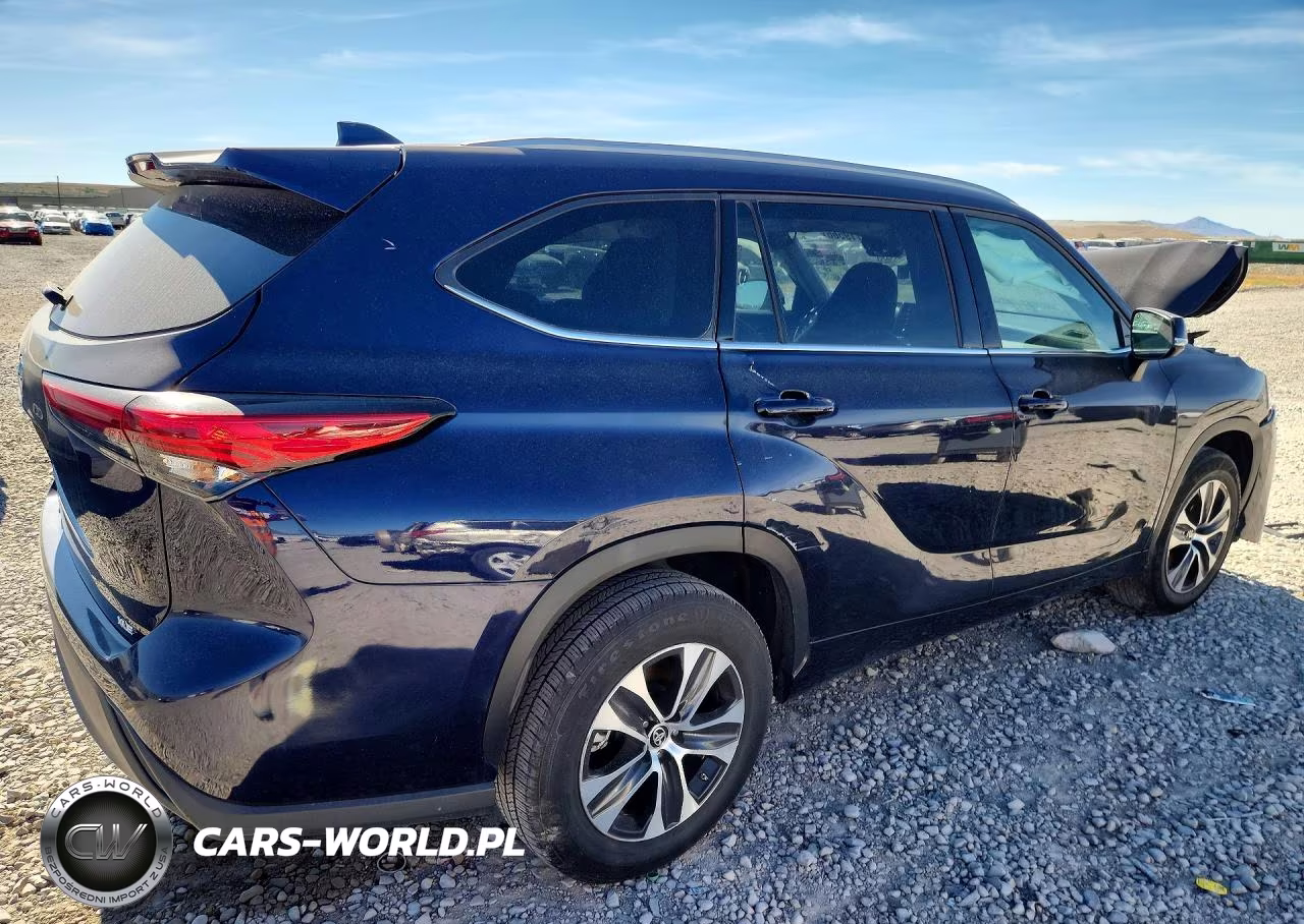 2022 Toyota Highlander Xle VIN:5TDGZRAH6NS117132 - 3