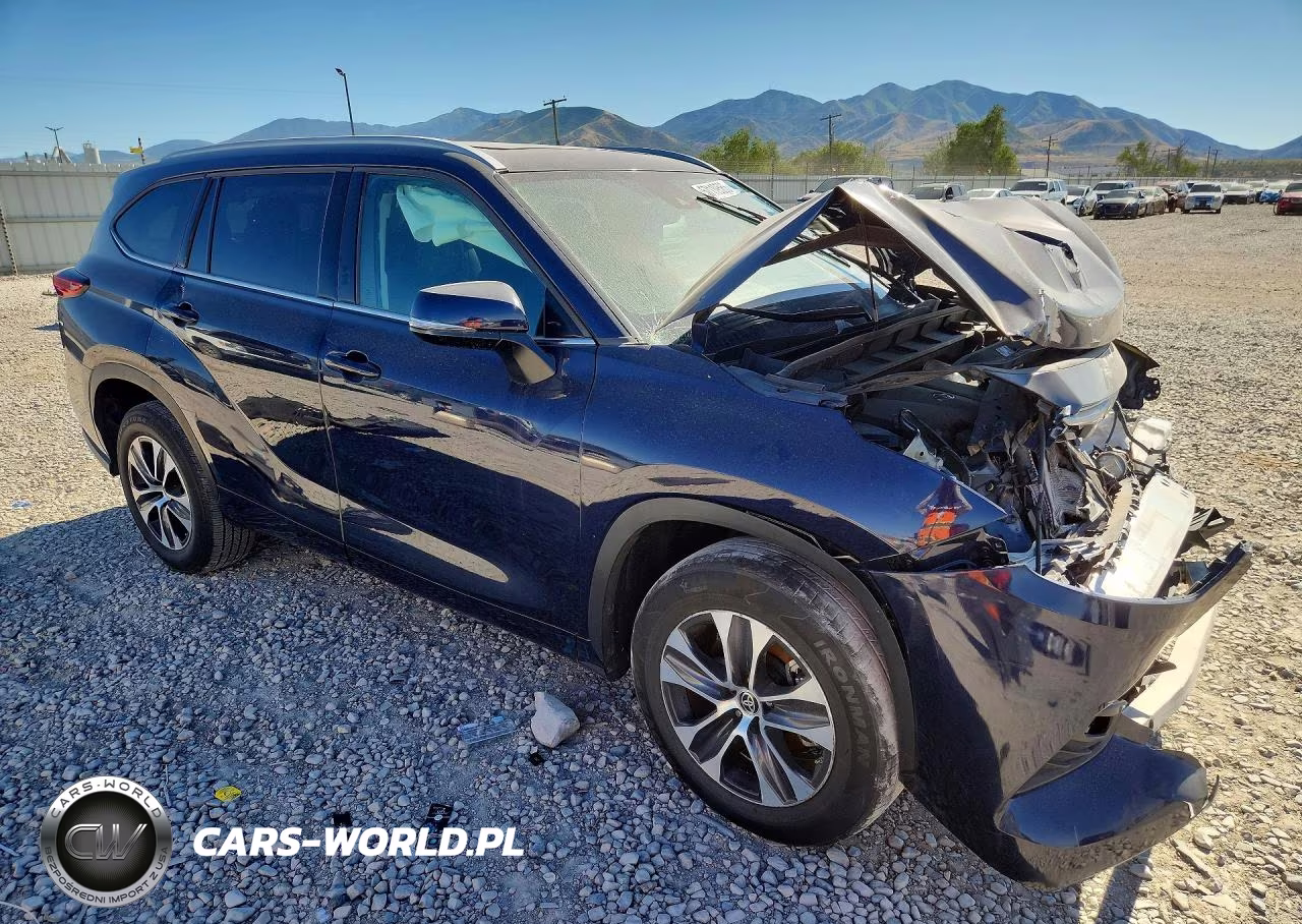 2022 Toyota Highlander Xle VIN:5TDGZRAH6NS117132 - 4