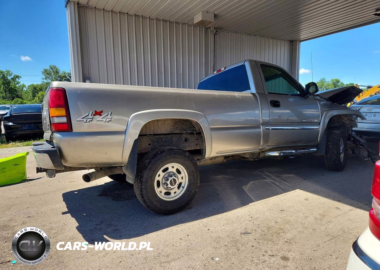 2003 GMC Sierra K2500 Heavy Duty VIN:1GTHK24U13E100718 - 3