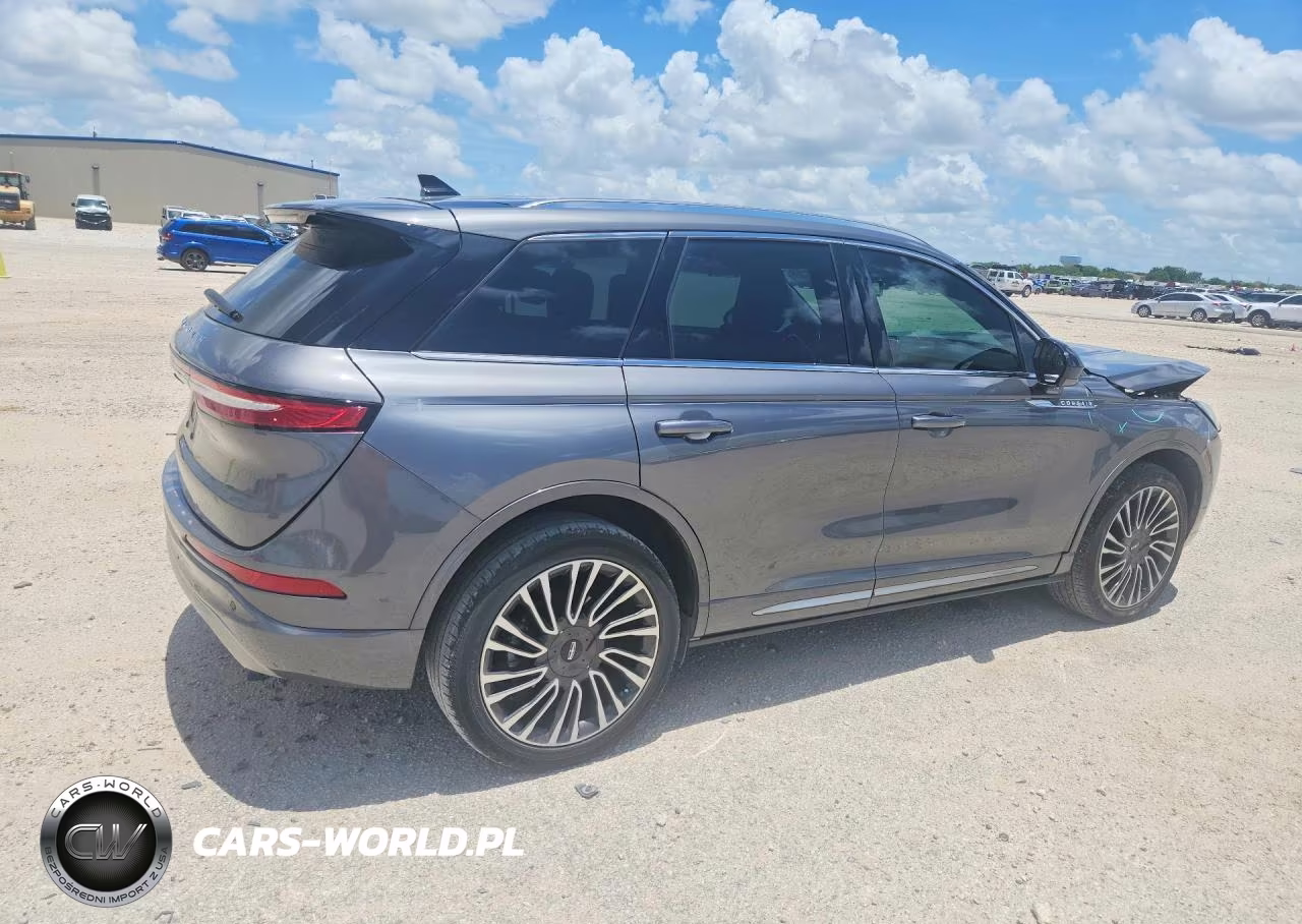 2021 Lincoln Corsair VIN:5LMCJ1DH7MUL10430 - 3