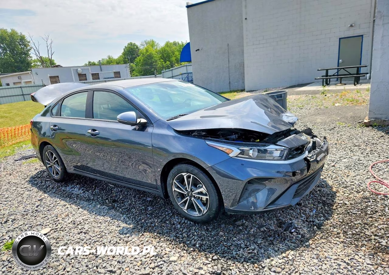 2023 Kia Forte Lxs VIN:3KPF24AD4PE555791 - 4