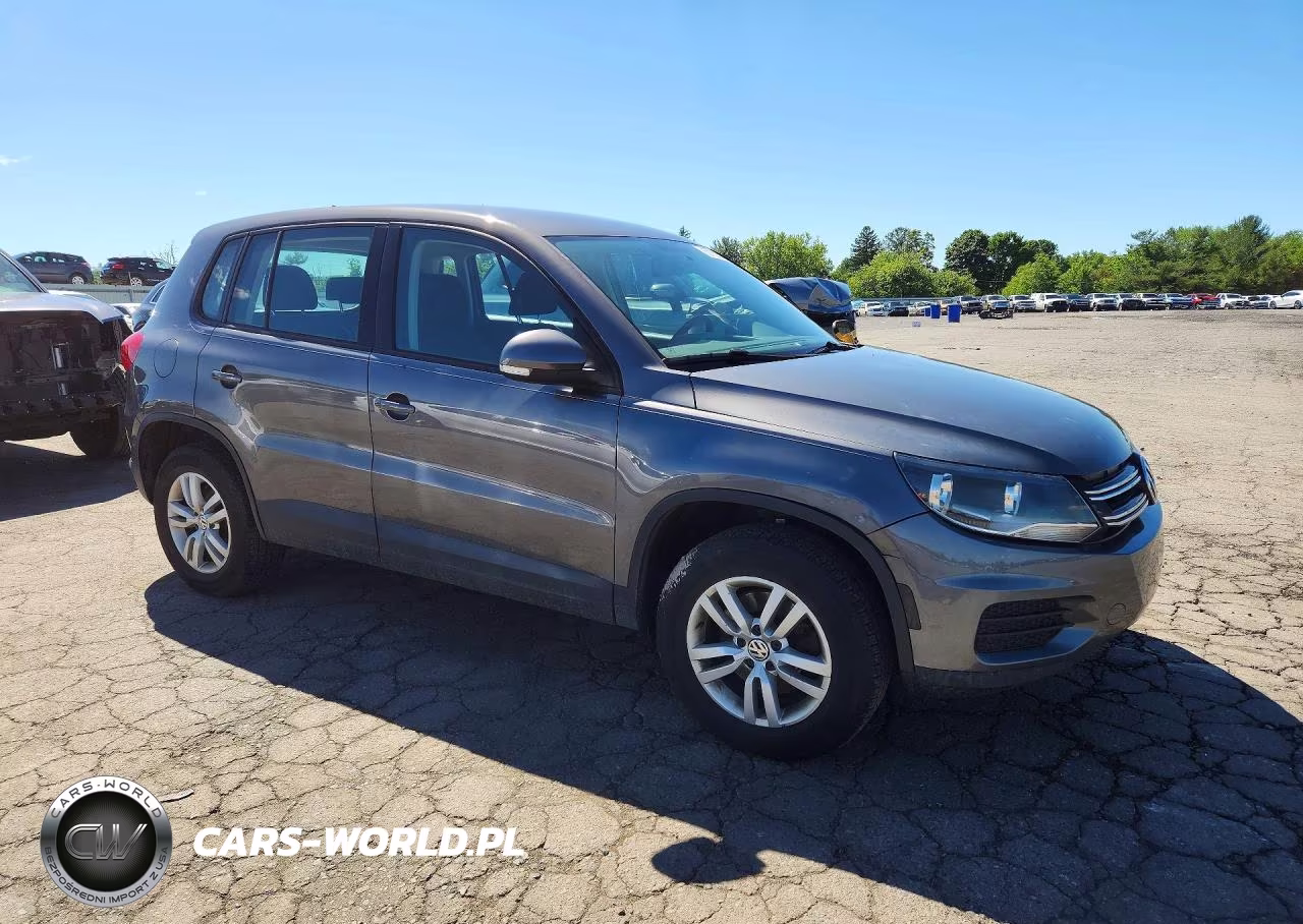 2012 Volkswagen Tiguan S VIN:WVGBV7AX2CW005034 - 4