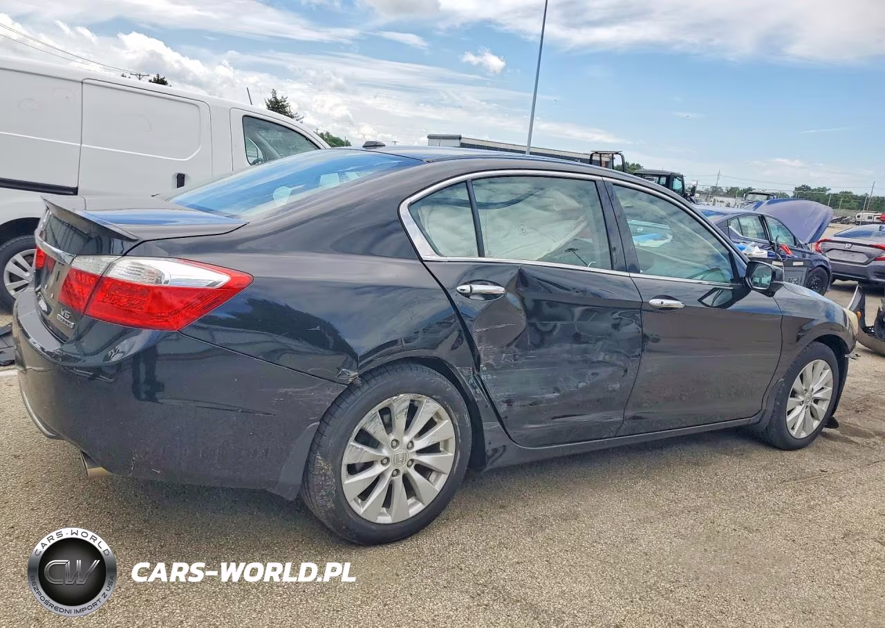 2015 Honda Accord Touring VIN:1HGCR3F94FA008830 - 3