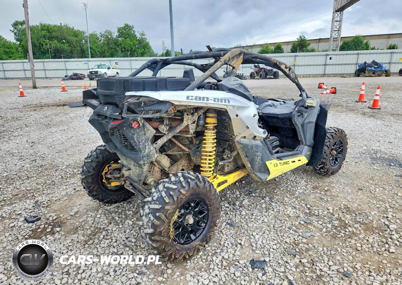 2018 Can-Am Maverick X3 Turbo VIN:3JBVGAY44JK000370 - 4