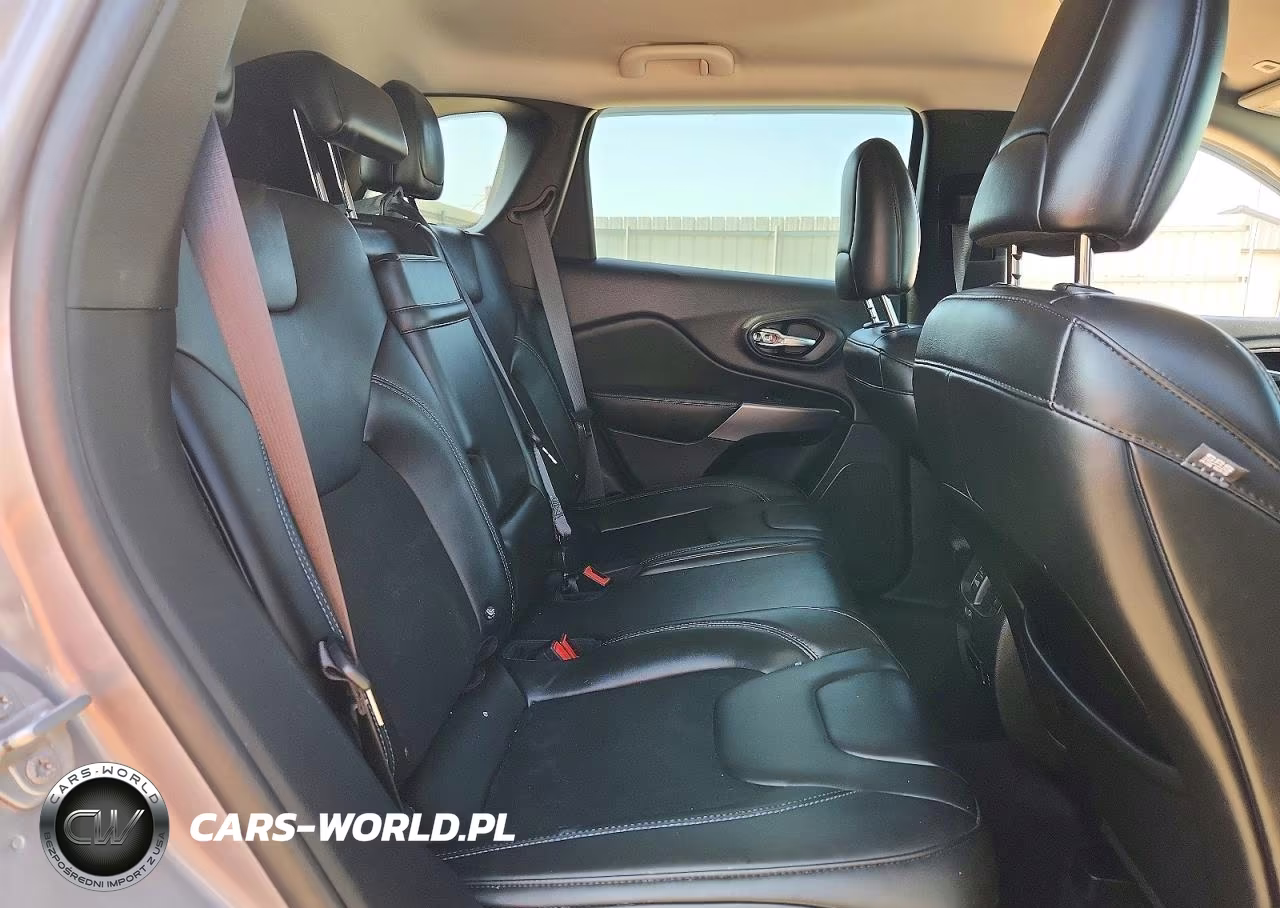 2019 Jeep Cherokee Latitude Plus VIN:1C4PJMLX3KD104165 - 11