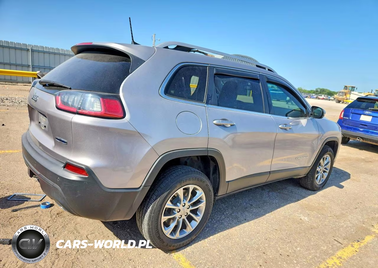 2019 Jeep Cherokee Latitude Plus VIN:1C4PJMLX3KD104165 - 3
