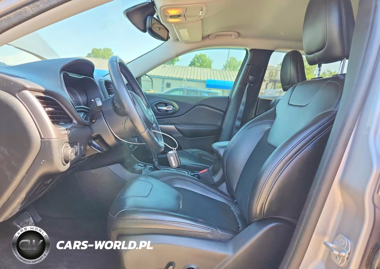 2019 Jeep Cherokee Latitude Plus VIN:1C4PJMLX3KD104165 - 7