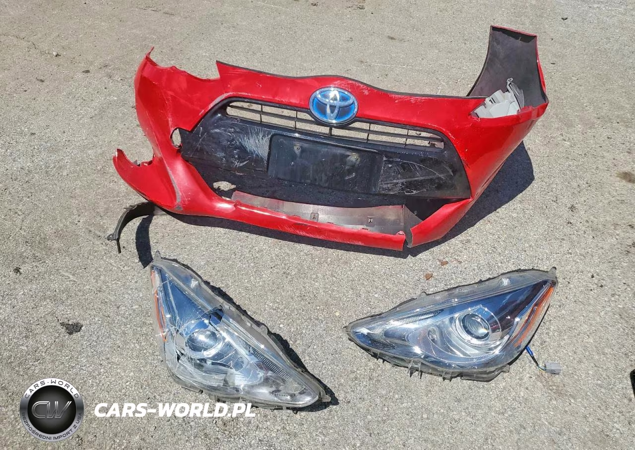 2015 Toyota Prius C Three VIN:JTDKDTB37F1103585 - 12
