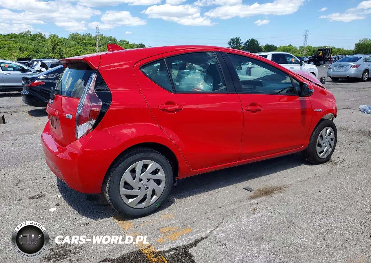 2015 Toyota Prius C Three VIN:JTDKDTB37F1103585 - 3