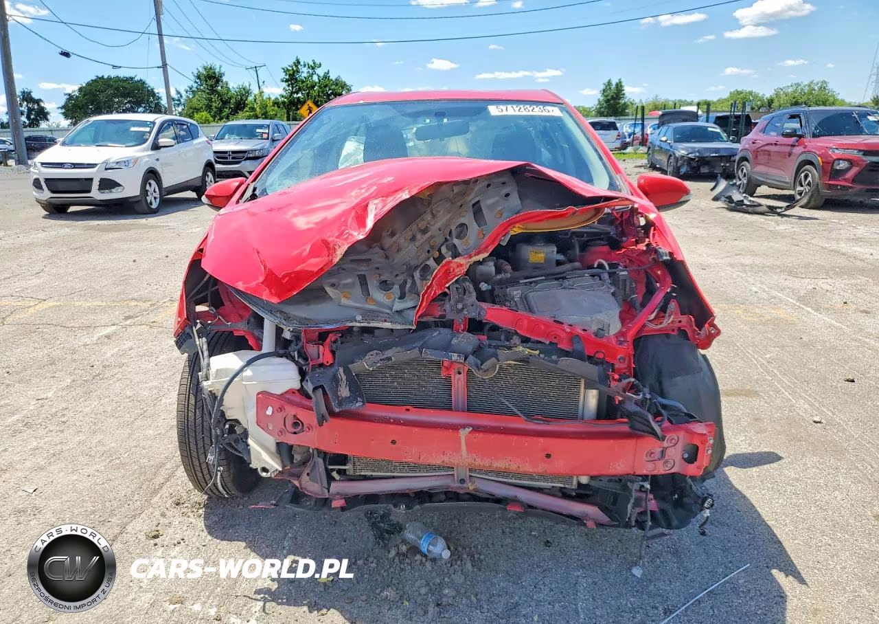 2015 Toyota Prius C Three VIN:JTDKDTB37F1103585 - 5
