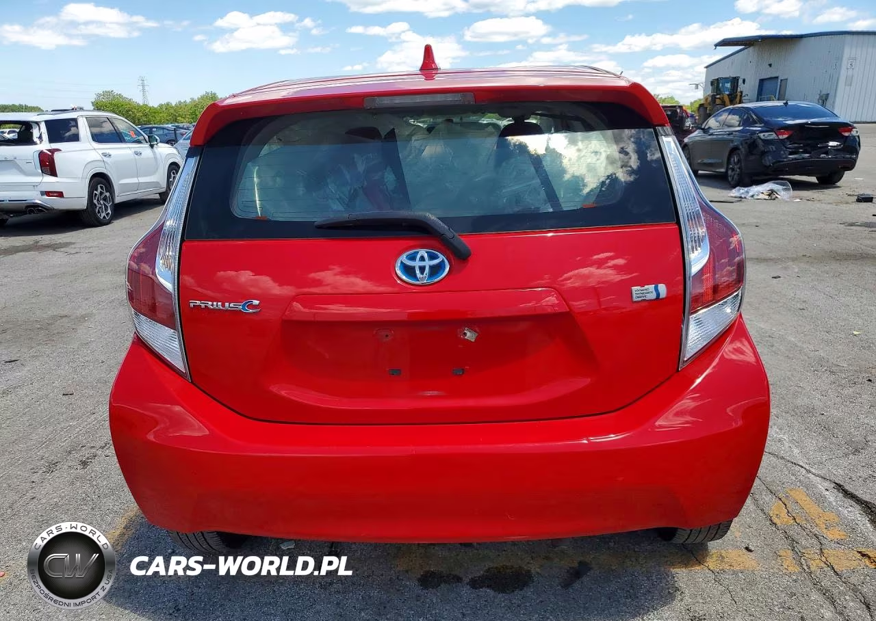2015 Toyota Prius C Three VIN:JTDKDTB37F1103585 - 6
