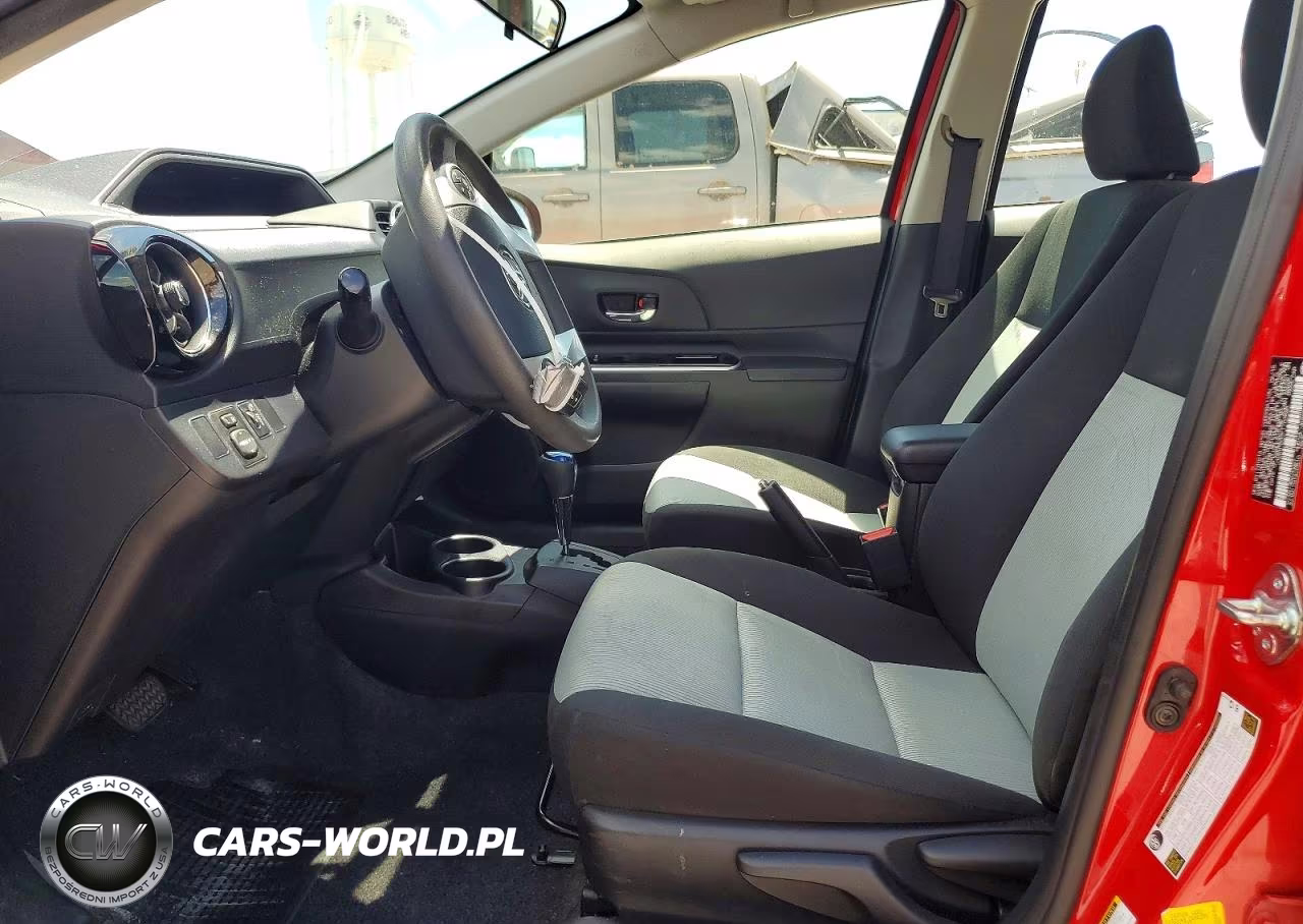 2015 Toyota Prius C Three VIN:JTDKDTB37F1103585 - 7