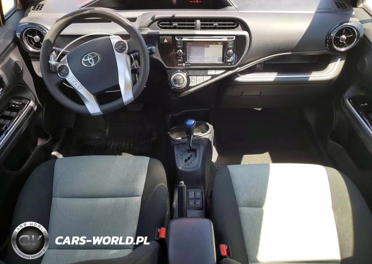 2015 Toyota Prius C Three VIN:JTDKDTB37F1103585 - 8