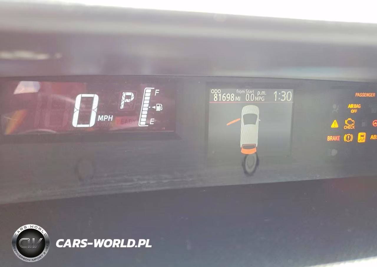 2015 Toyota Prius C Three VIN:JTDKDTB37F1103585 - 9