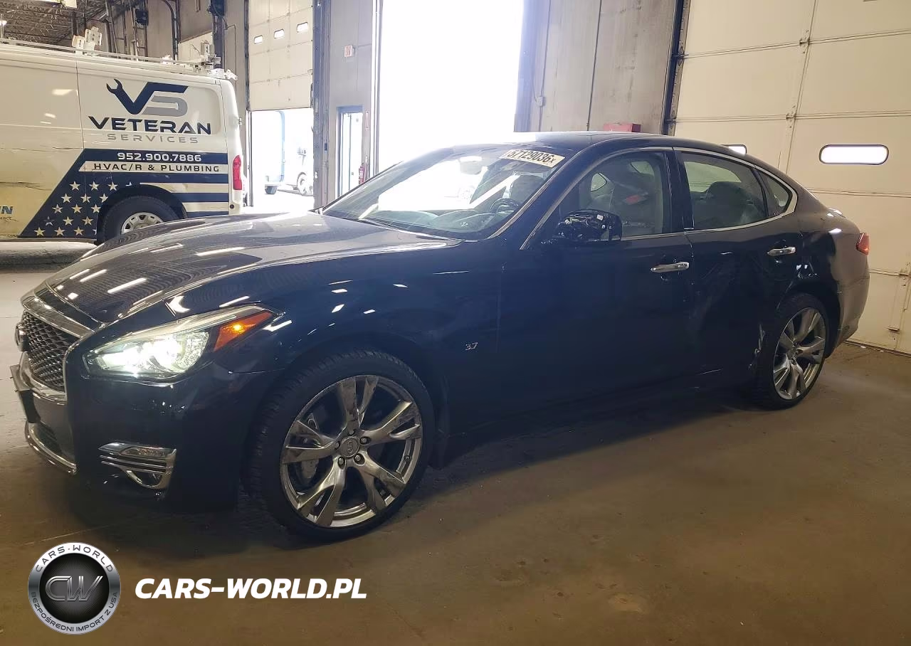 2015 Infiniti Q70 3.7