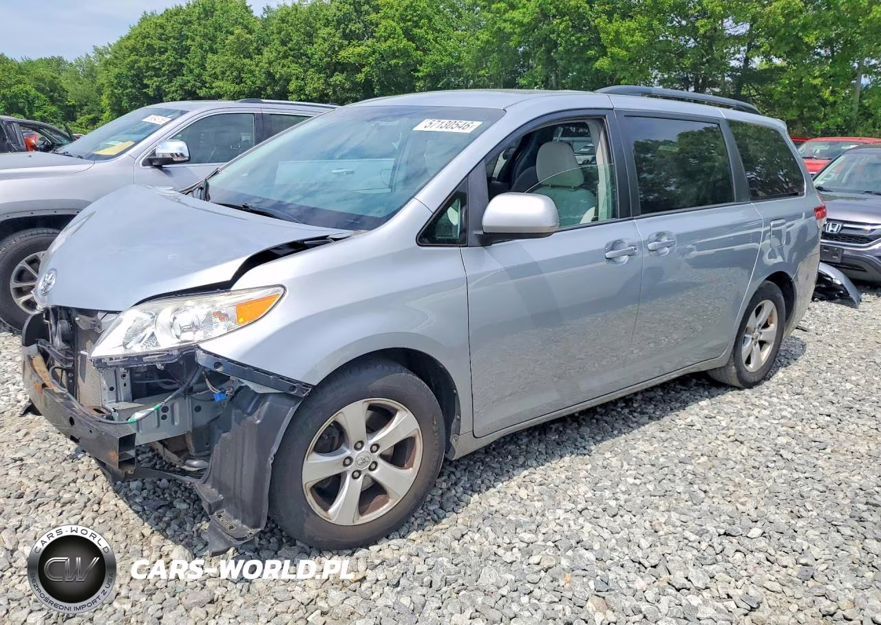 2014 Toyota Sienna Le – zdjęcie 1 z 14
