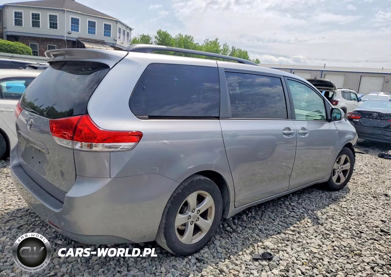 2014 Toyota Sienna Le VIN:5TDKK3DC9ES518072 - 3