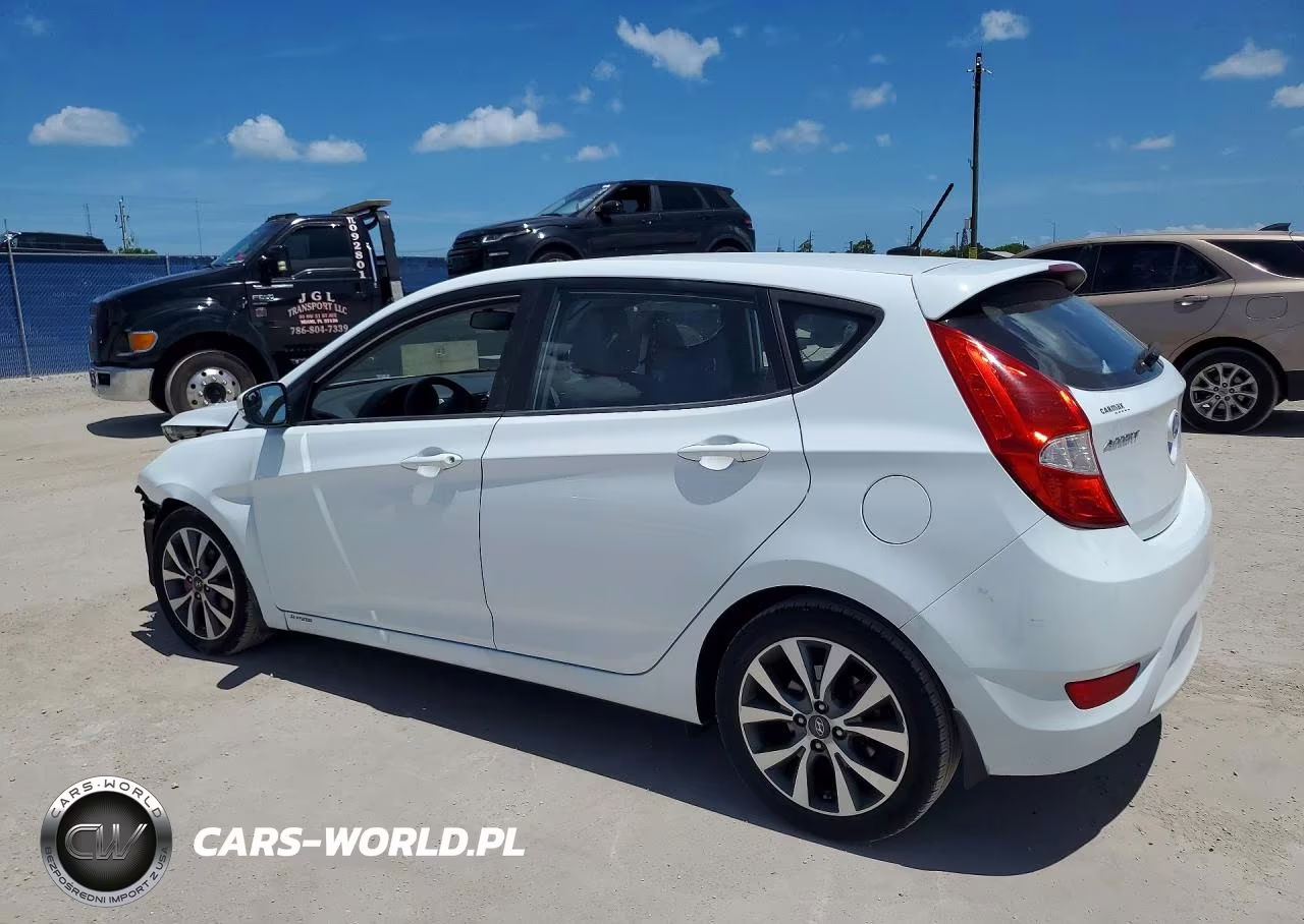 2015 Hyundai Accent Sport VIN:KMHCU5AE9FU211297 - 2