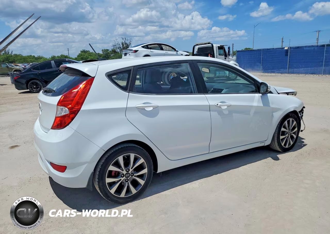 2015 Hyundai Accent Sport VIN:KMHCU5AE9FU211297 - 3