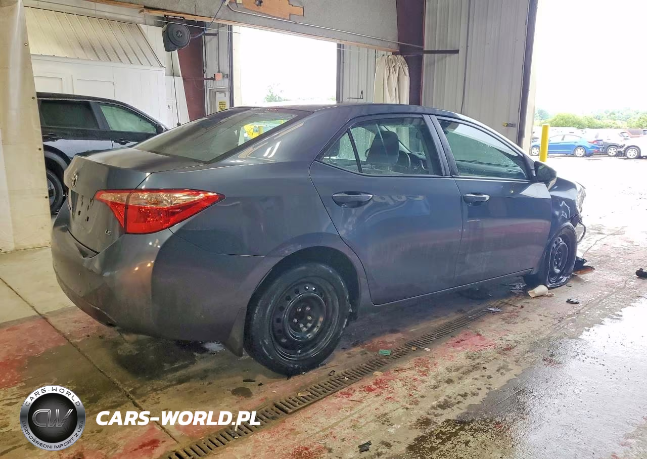 2018 Toyota Corolla Le VIN:2T1BURHEXJC080061 - 3