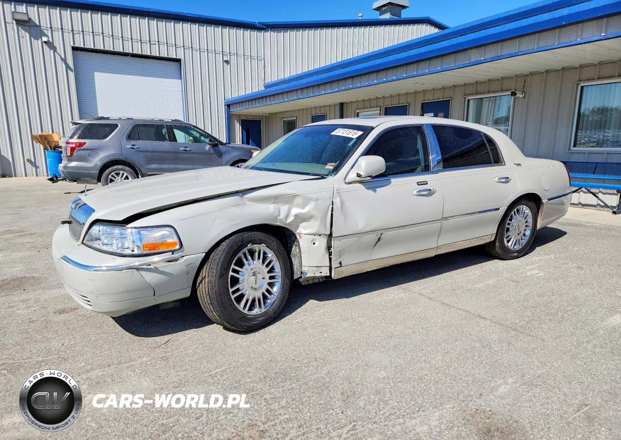 2005 Lincoln Town Car Signature Limited