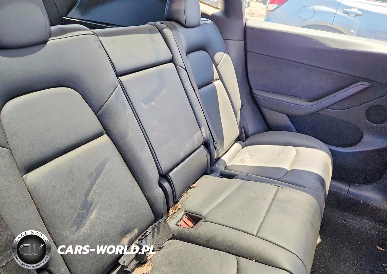 2022 Tesla Model Y VIN:7SAYGDEE3NF387455 - 10