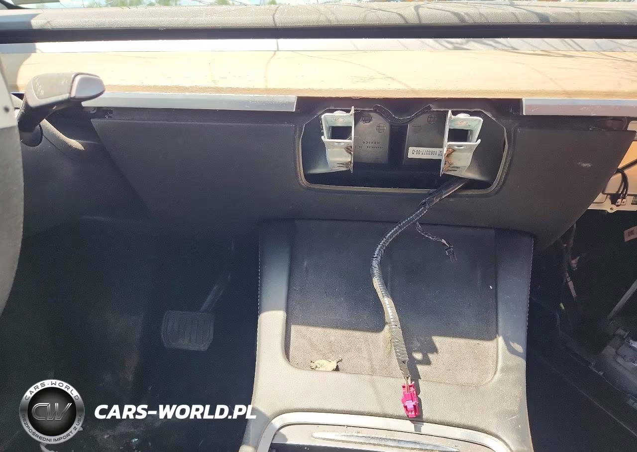 2022 Tesla Model Y VIN:7SAYGDEE3NF387455 - 9