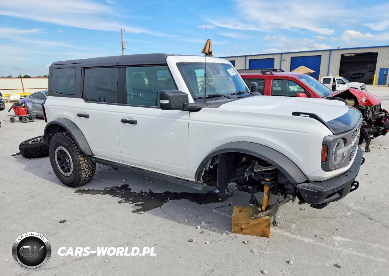 2021 Ford Bronco Base VIN:1FMEE5DP2MLA81062 - 4