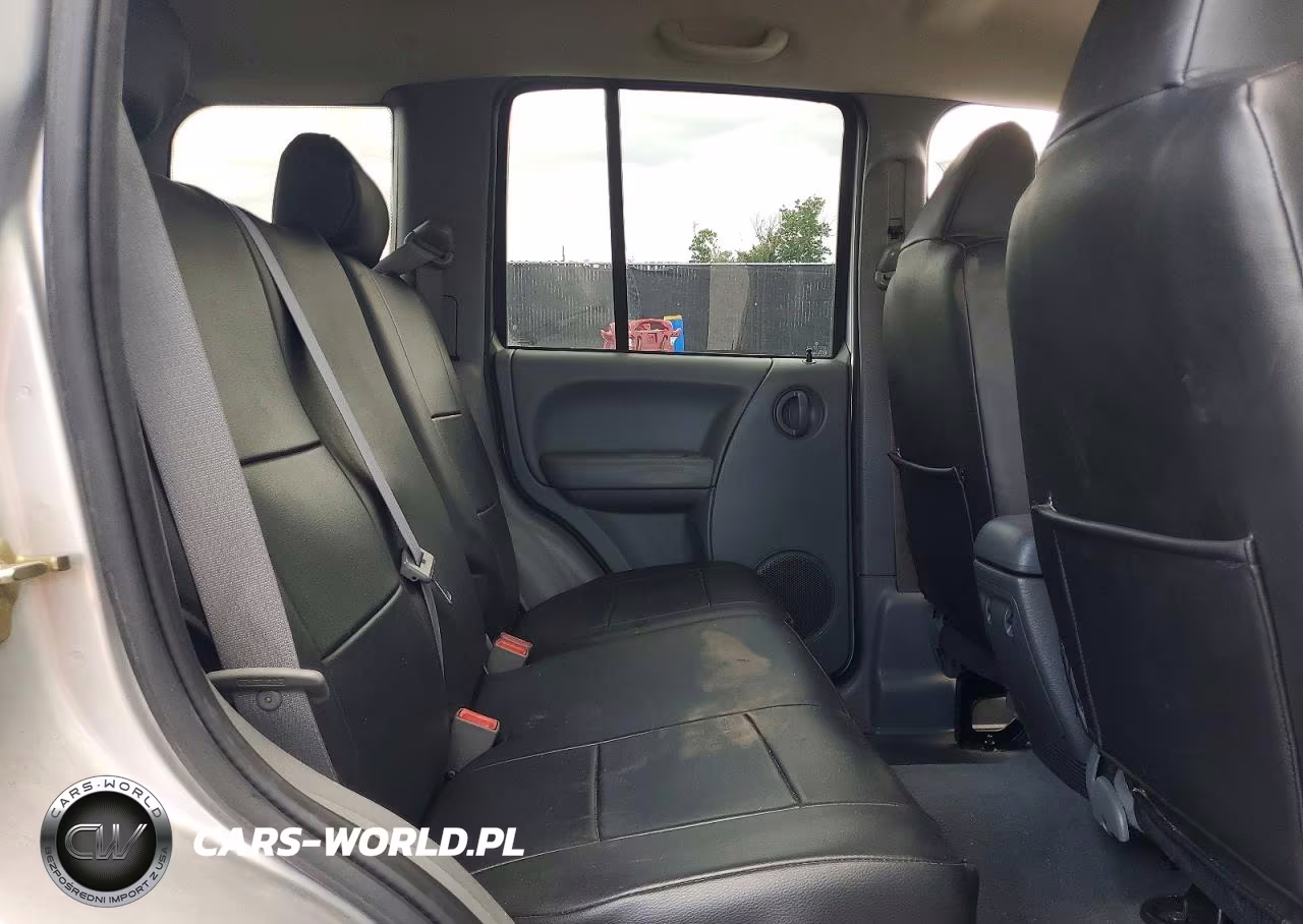 2007 Jeep Liberty Sport VIN:1J4GK48K17W541100 - 11