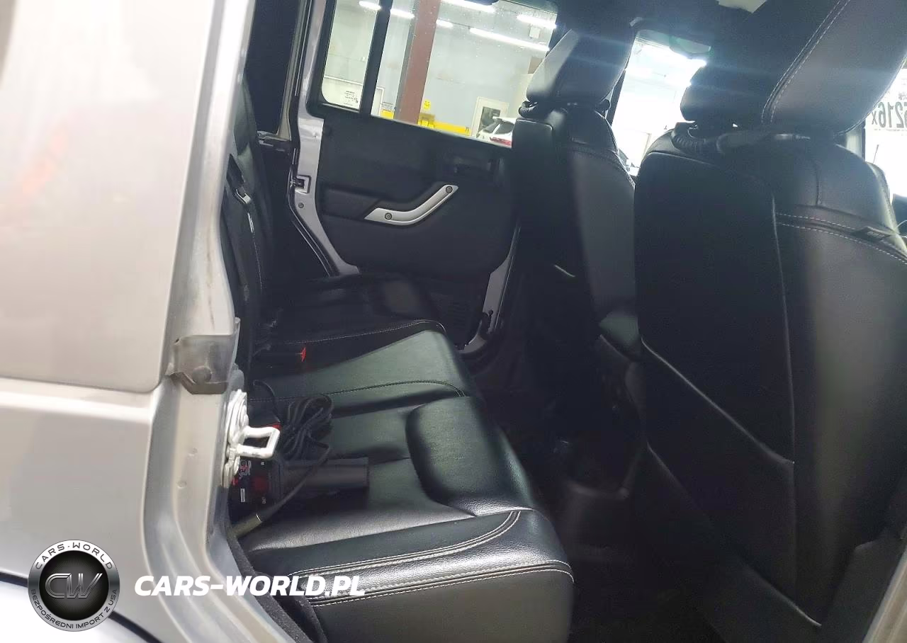 2015 Jeep Wrangler Unlimited Rubicon VIN:1C4HJWFG0FL515661 - 10
