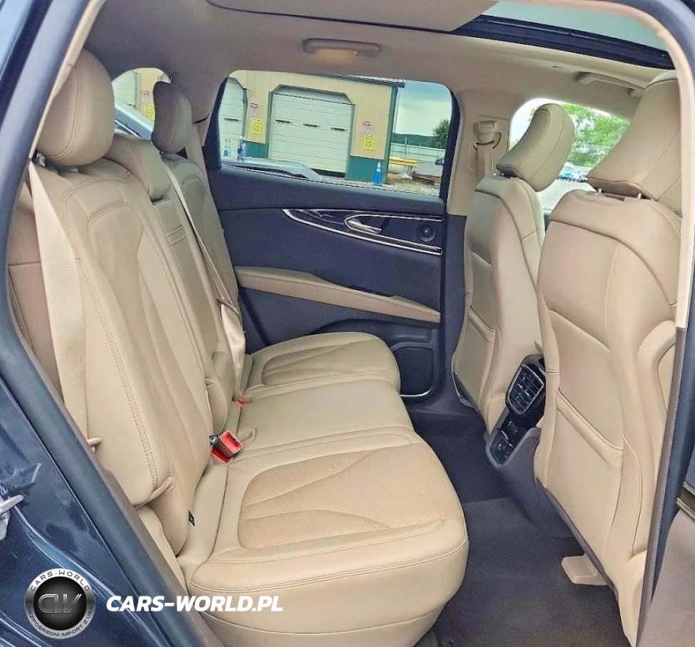 2021 Lincoln Nautilus Reserve VIN:2LMPJ8K94MBL14325 - 10