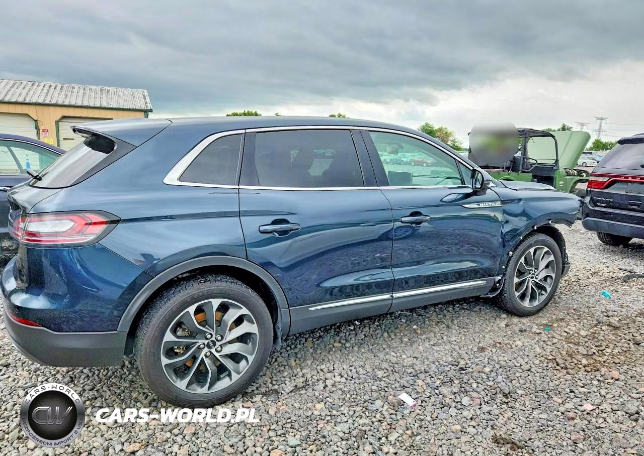 2021 Lincoln Nautilus Reserve VIN:2LMPJ8K94MBL14325 - 3