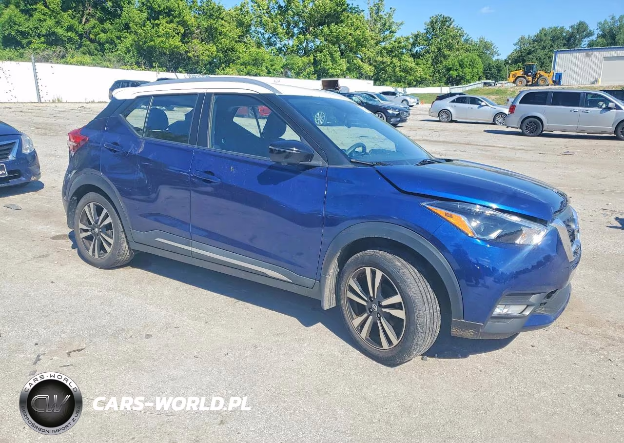 2018 Nissan Kicks Sr VIN:3N1CP5CU6JL512955 - 4