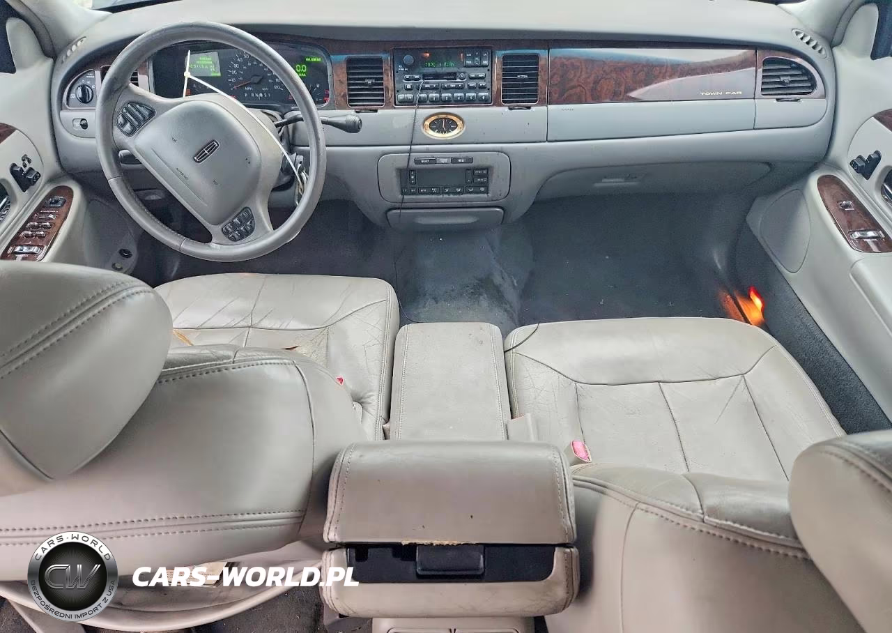 1999 Lincoln Town Car Cartier VIN:1LNFM83W4XY605031 - 8