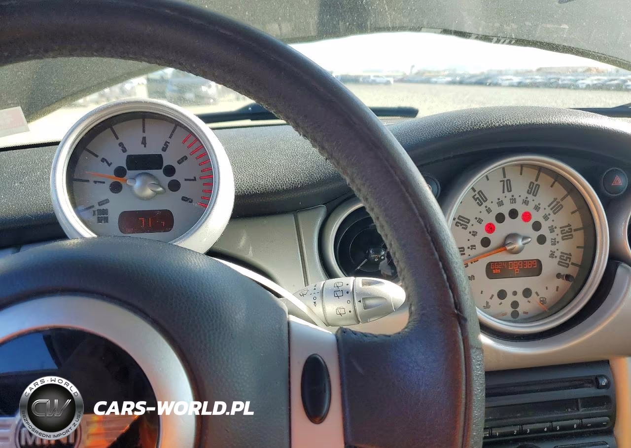 2003 Mini Cooper Base 2D Hatch VIN:WMWRC33443TE15792 - 9