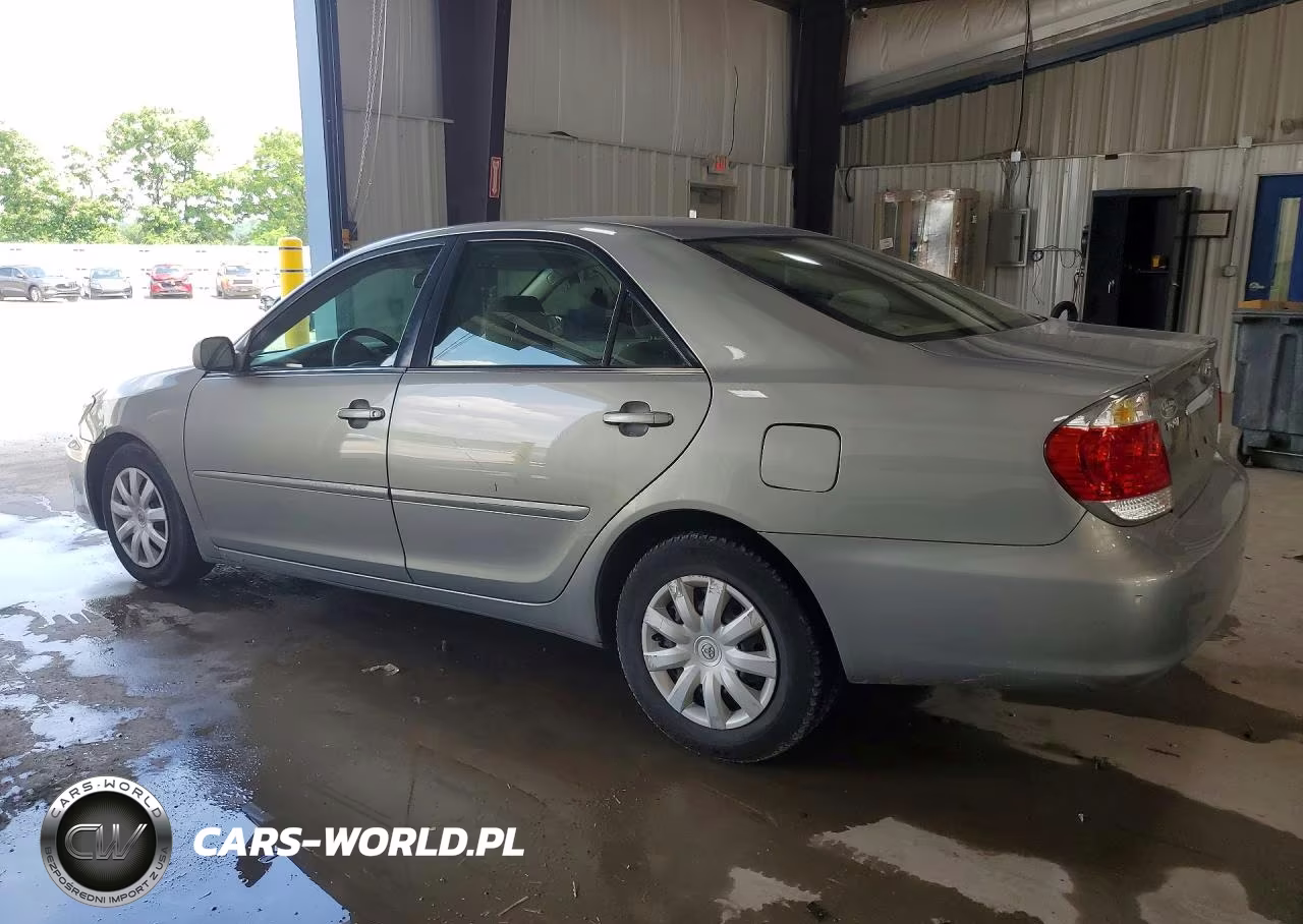 2005 Toyota Camry Le VIN:4T1BE30K15U556701 - 2