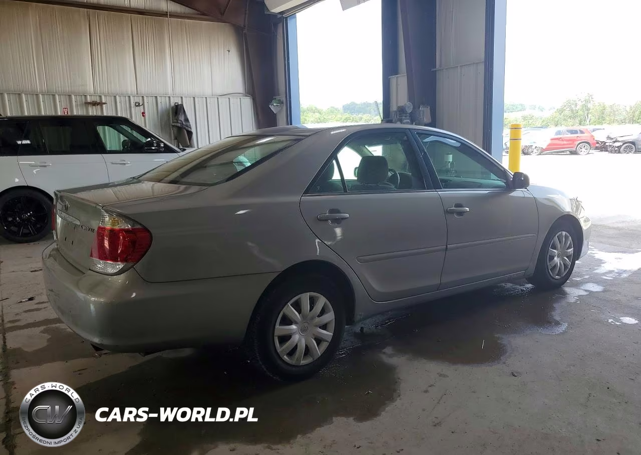2005 Toyota Camry Le VIN:4T1BE30K15U556701 - 3