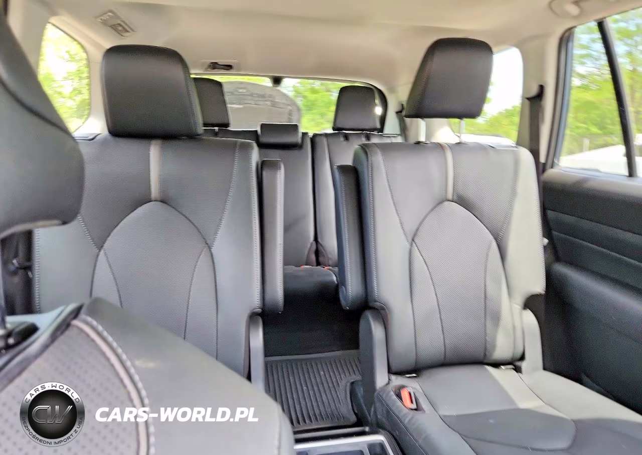 2026 Toyota Grand Highlander Platinum VIN:5TDAAAB58TS117746 - 10