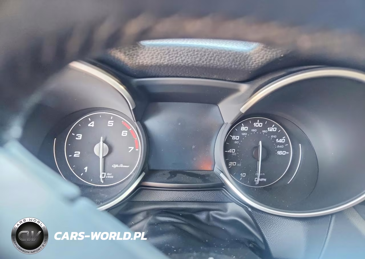 2020 Alfa Romeo Stelvio VIN:ZASPAJAN2L7C74055 - 9