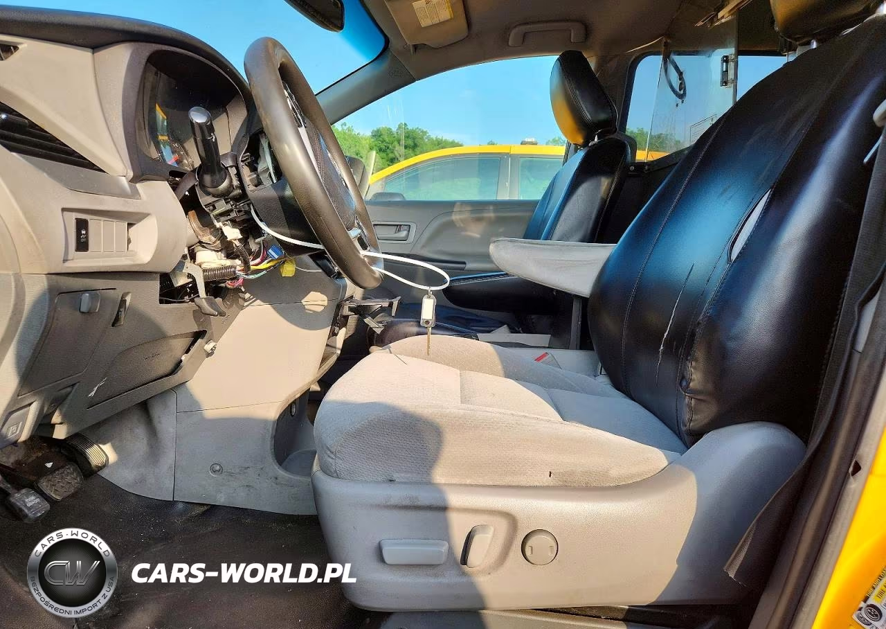 2017 Toyota Sienna Le VIN:5TDKZ3DC5HS885275 - 7