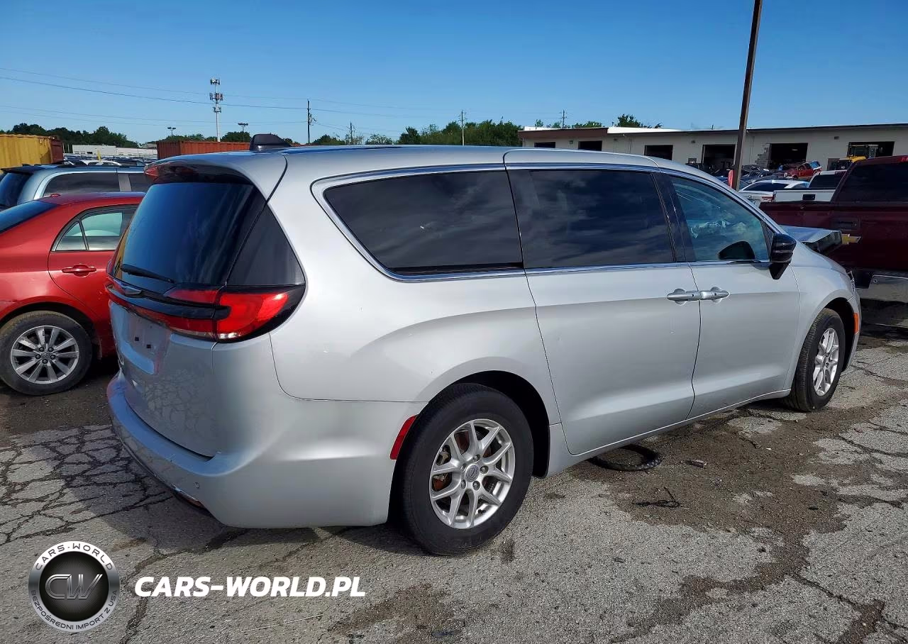 2024 Chrysler Pacifica Touring L VIN:2C4RC1BG6RR186726 - 3