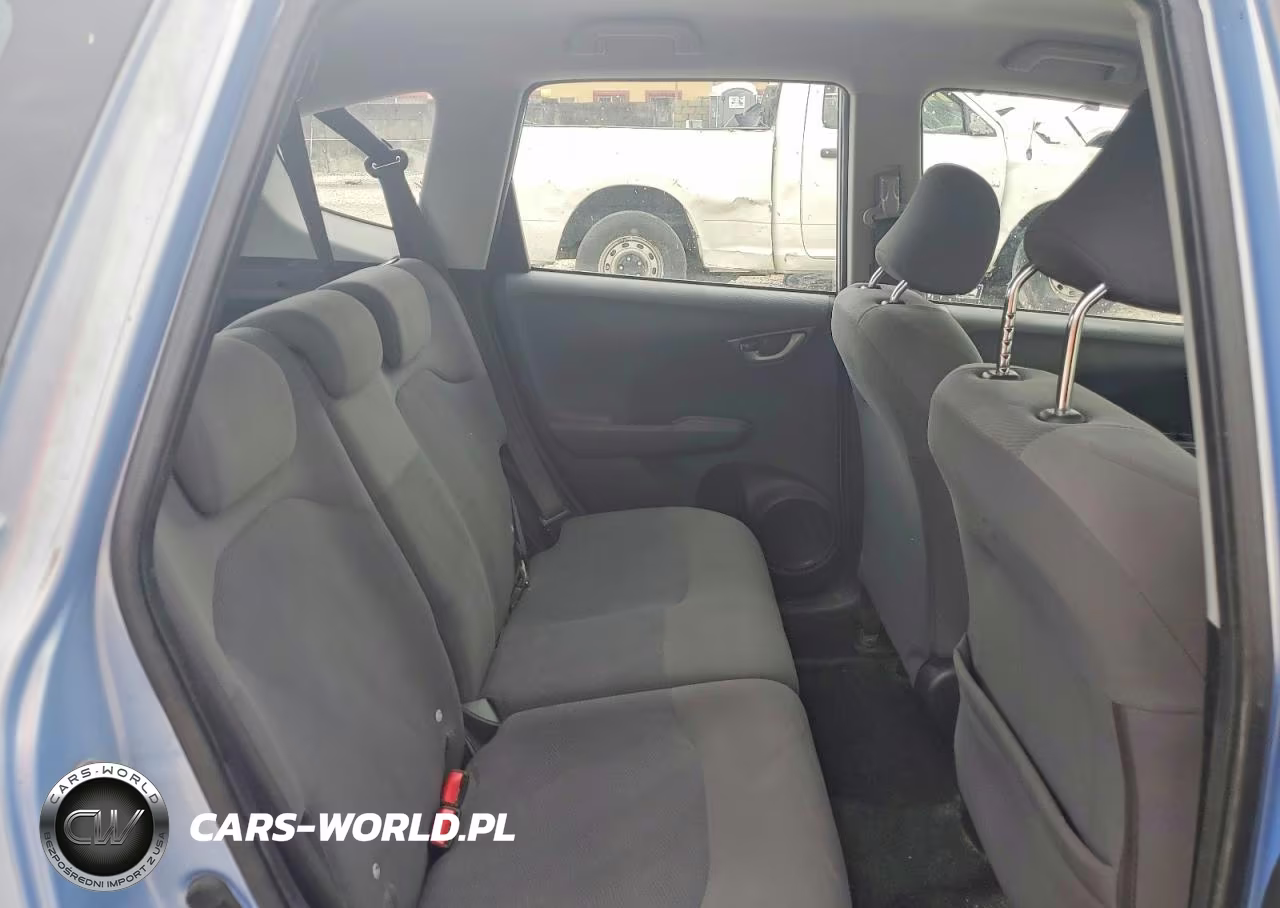 2010 Honda Fit VIN:JHMGE8H23AC033433 - 10