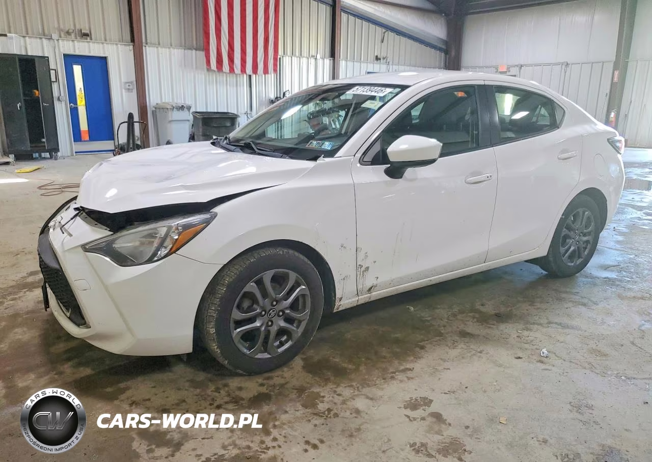 2019 Toyota Yaris Le – zdjęcie 1 z 12