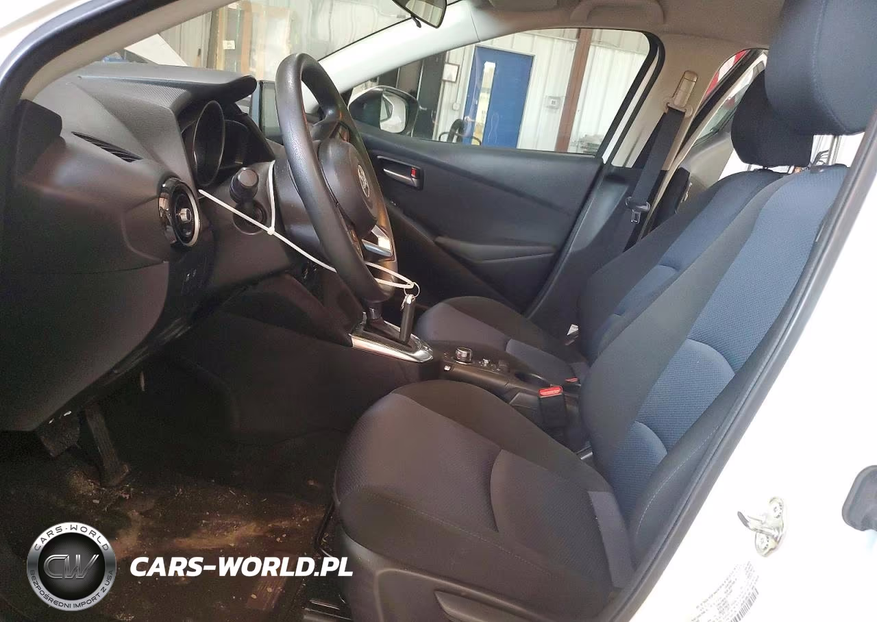 2019 Toyota Yaris Le VIN:3MYDLBYV1KY524353 - 7