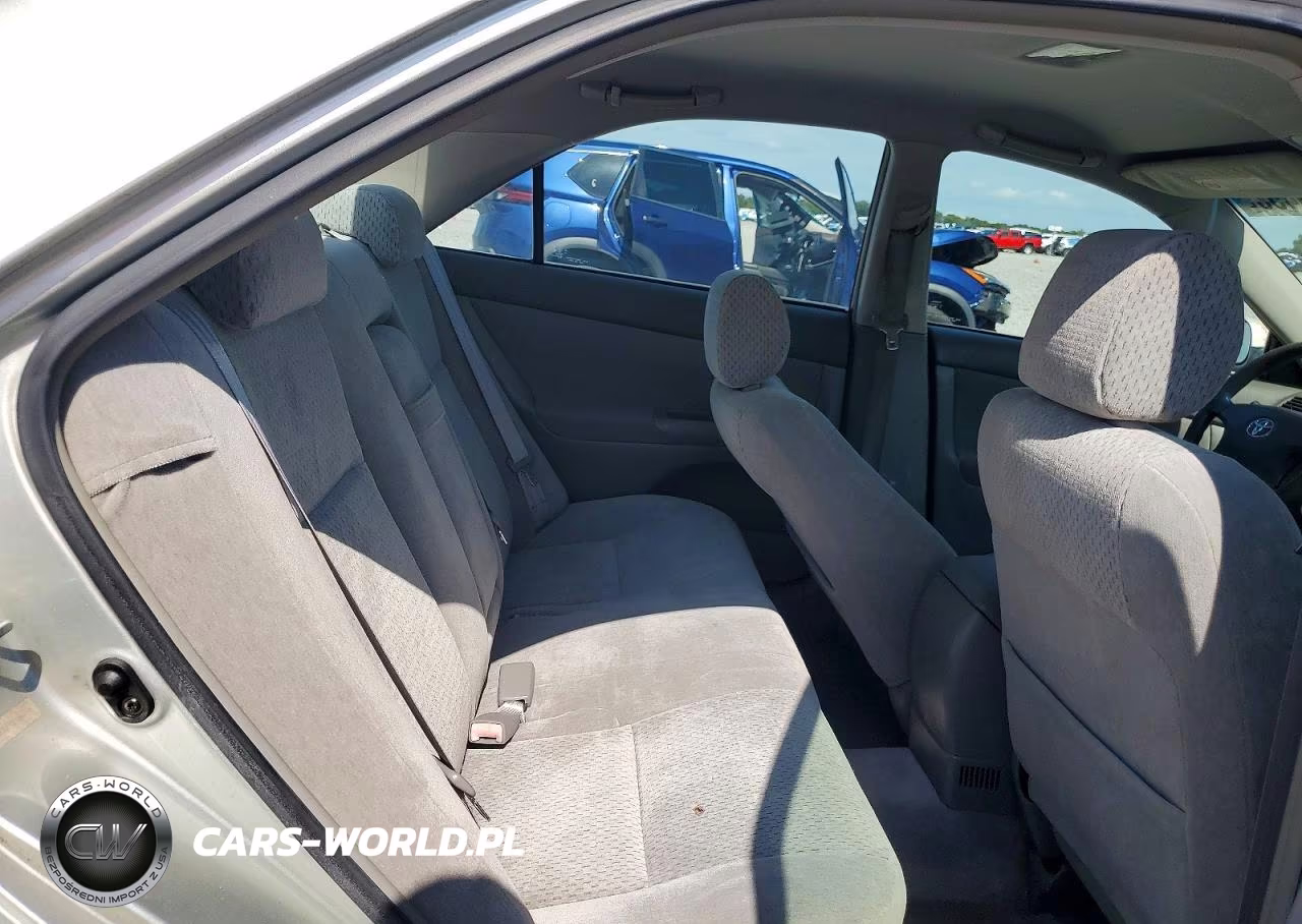 2003 Toyota Camry Le VIN:JTDBE32K930164698 - 10