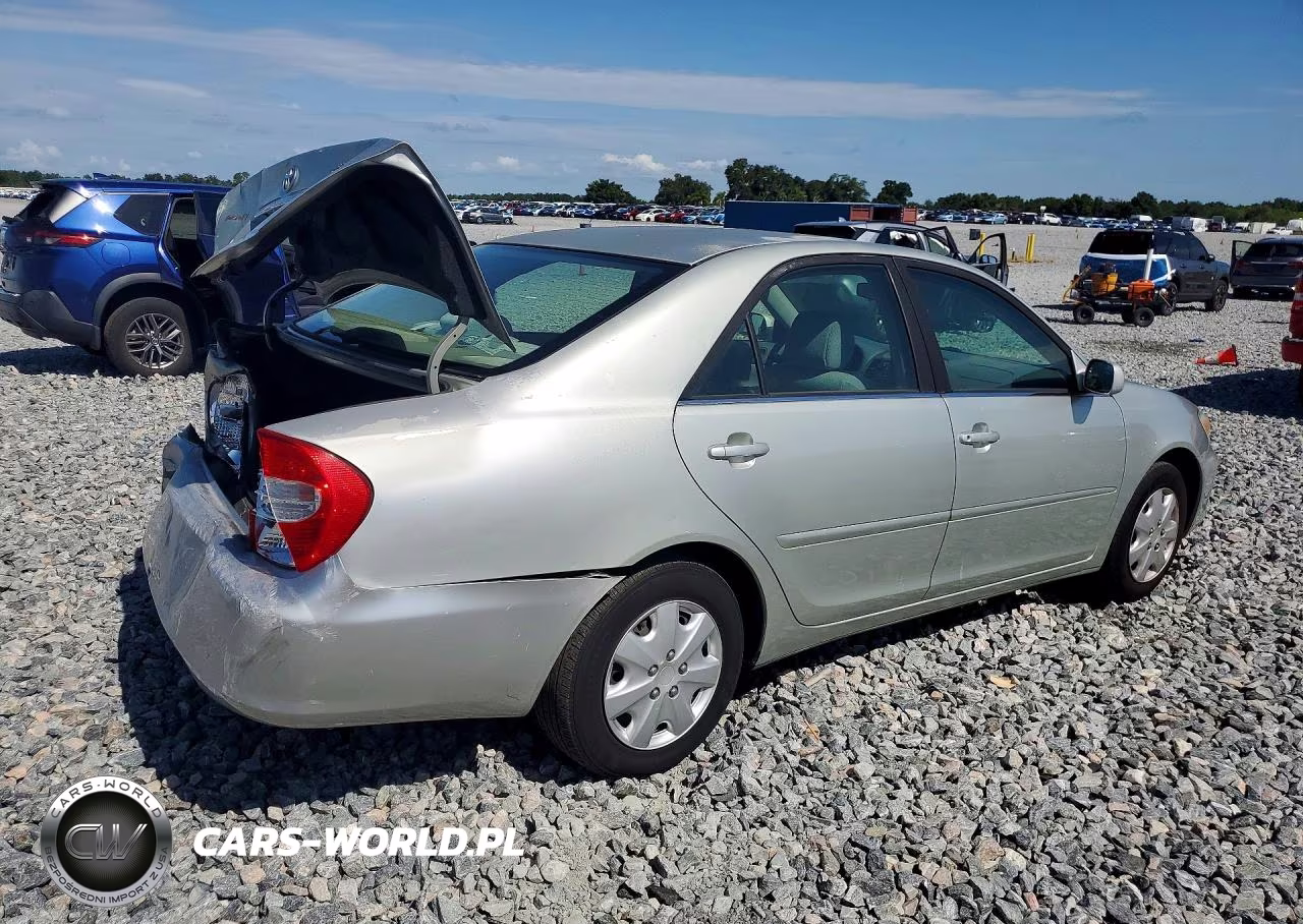 2003 Toyota Camry Le VIN:JTDBE32K930164698 - 3