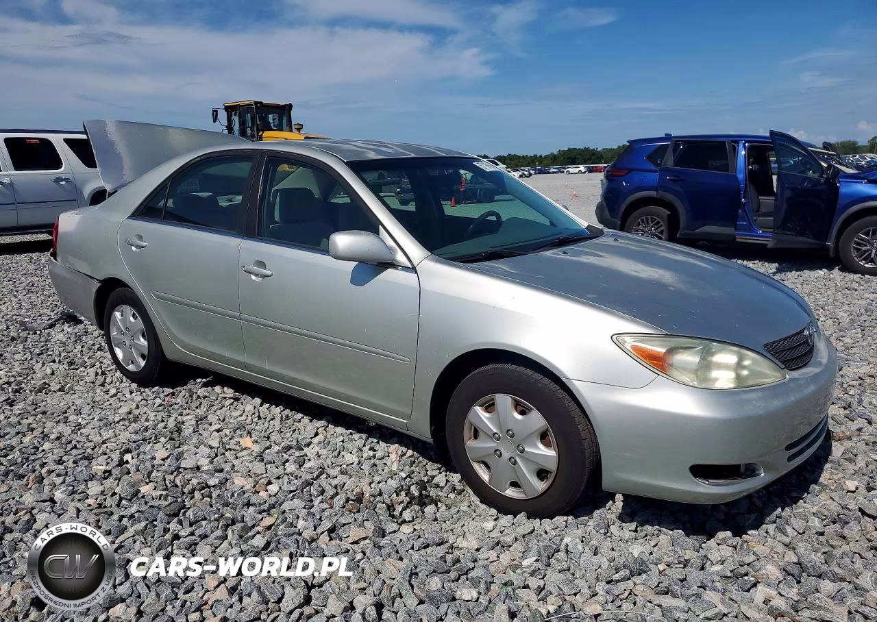 2003 Toyota Camry Le VIN:JTDBE32K930164698 - 4